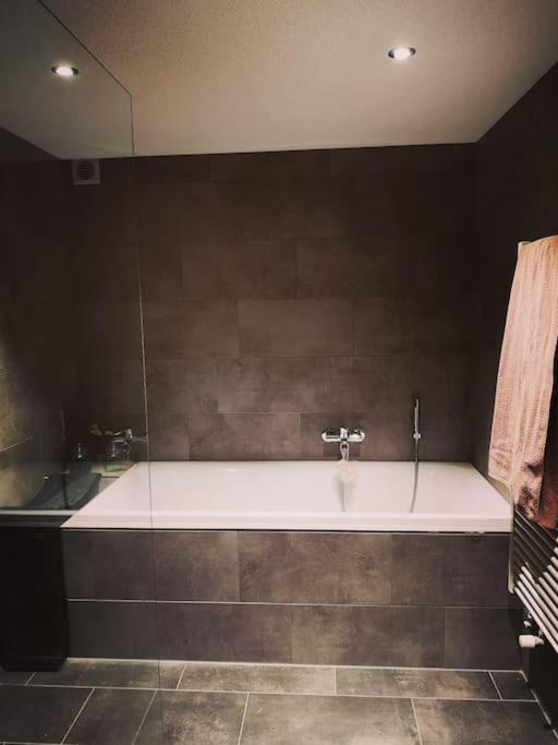 Urchige 2-Zimmerwohnung Matten  Ngoại thất bức ảnh